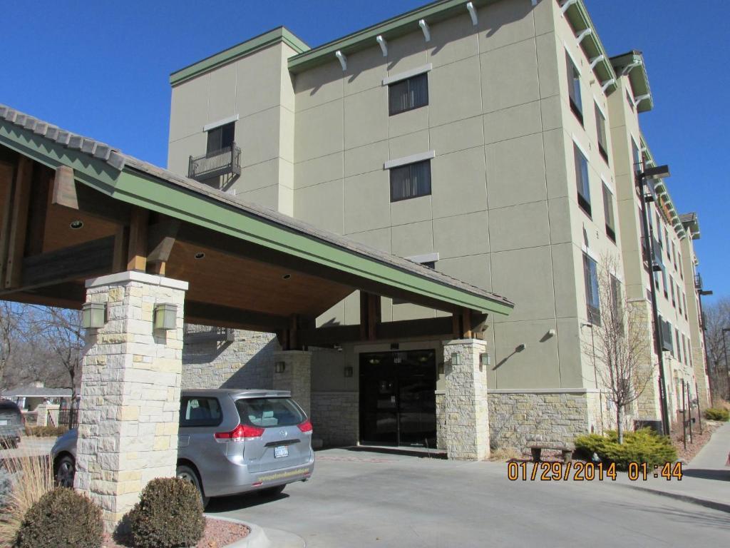 Parkwood Inn & Suites Manhattan Exterior foto